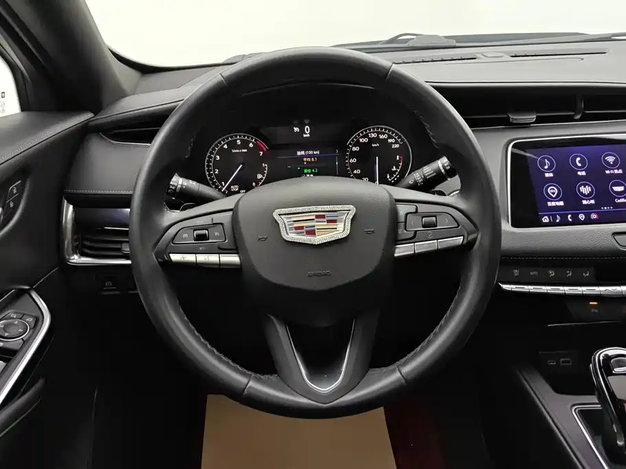 Cadillac XT4 — фото 15