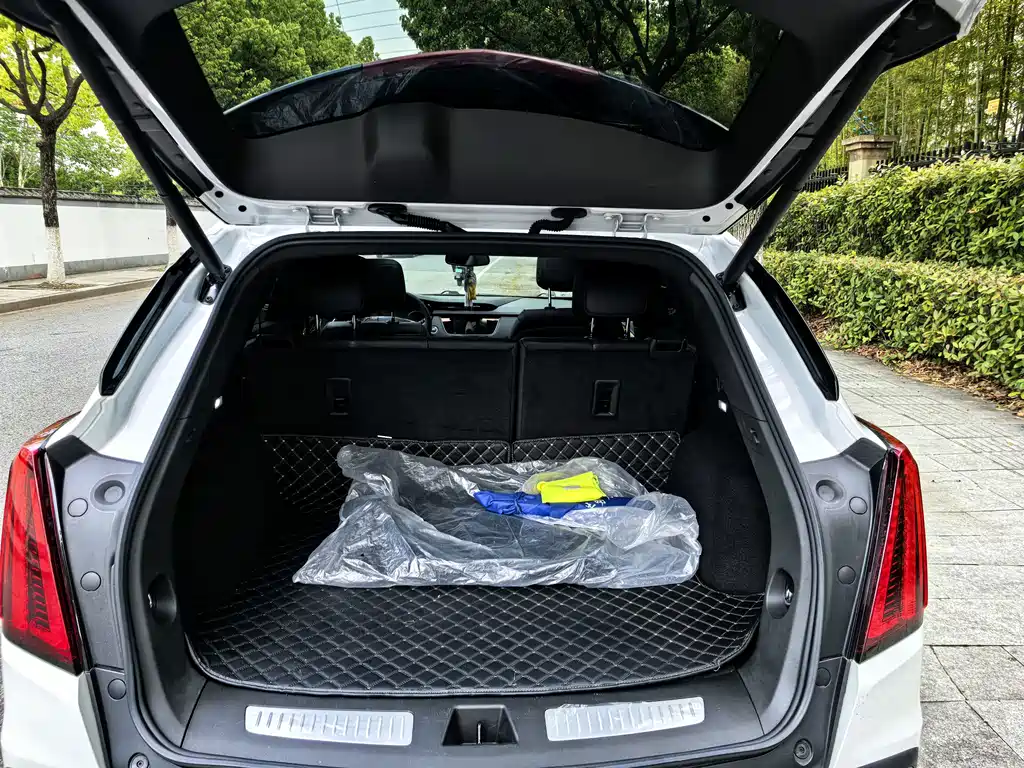 Cadillac XT5 — фото 11