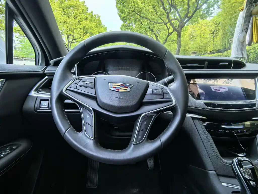 Cadillac XT5 — фото 9