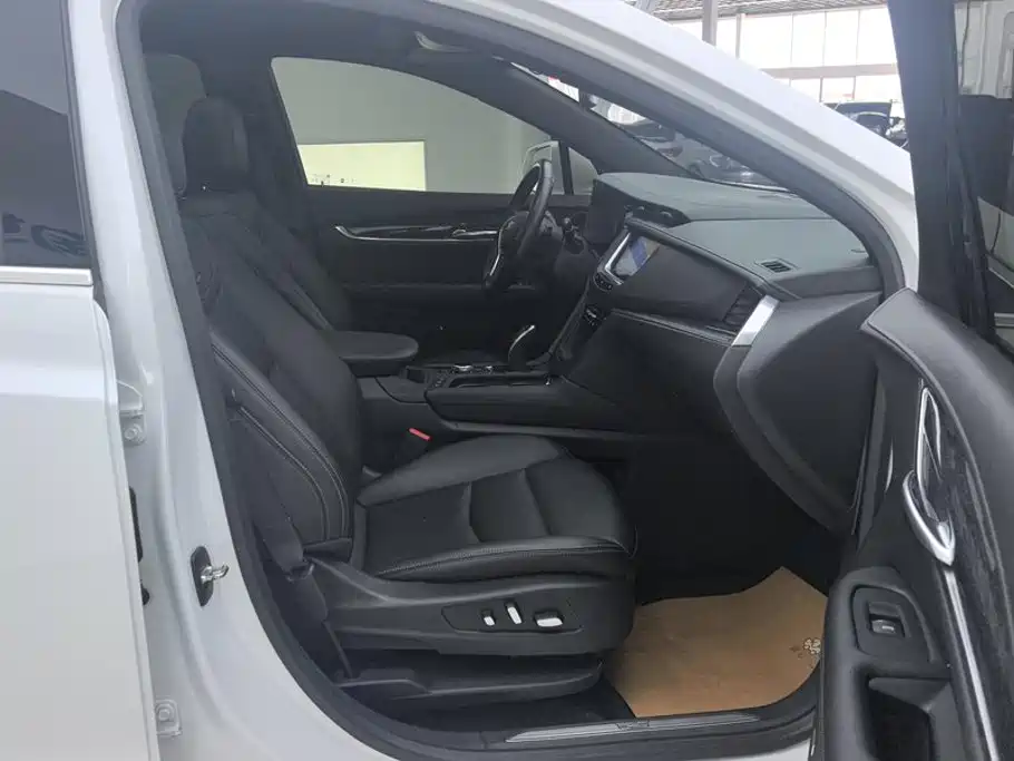 Cadillac XT5 — фото 8