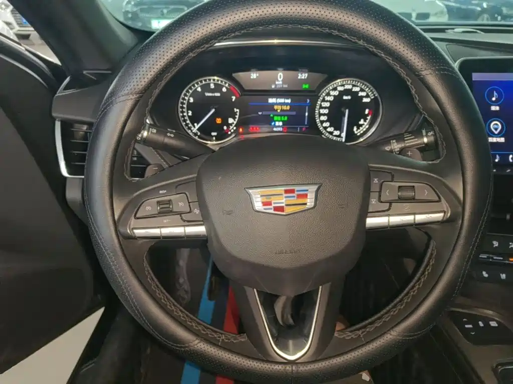 Cadillac CT5 — фото 11