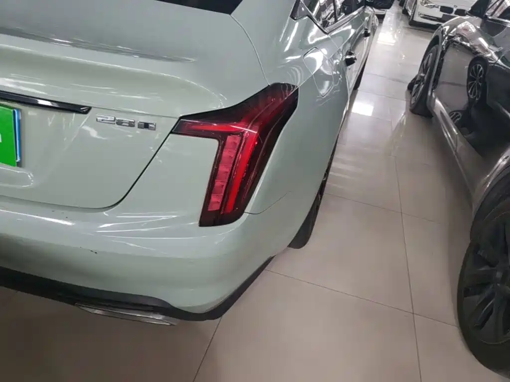 Cadillac CT5 — фото 8