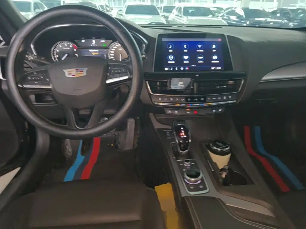 Cadillac CT5 — фото 10