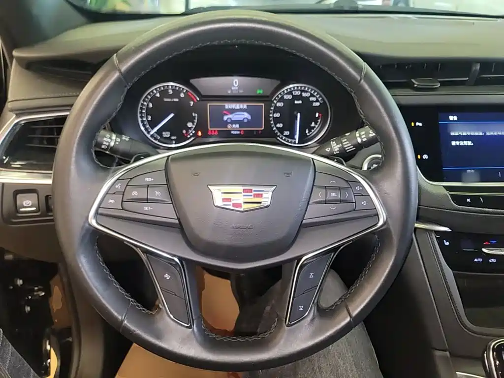 Cadillac XT5 — фото 11