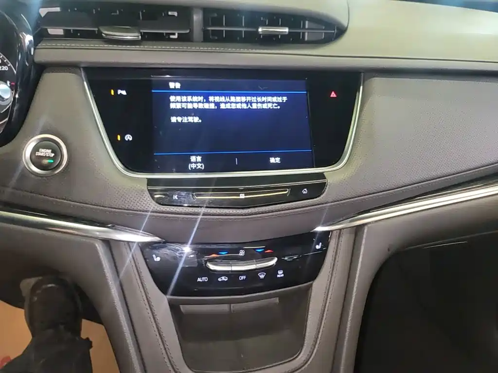 Cadillac XT5 — фото 13