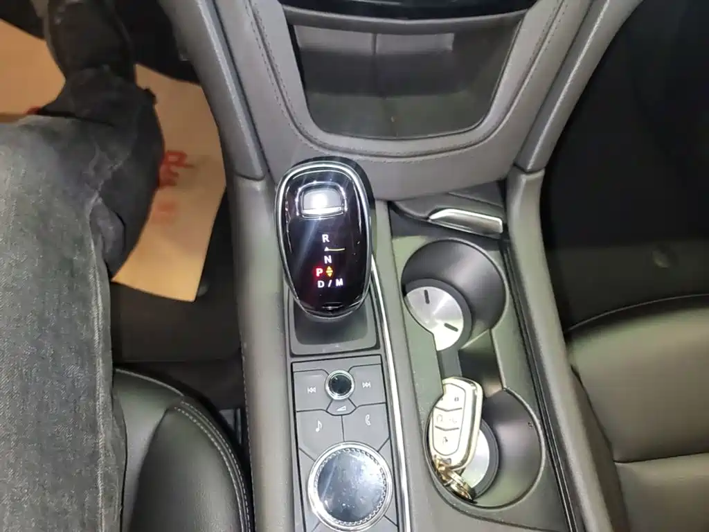 Cadillac XT5 — фото 14