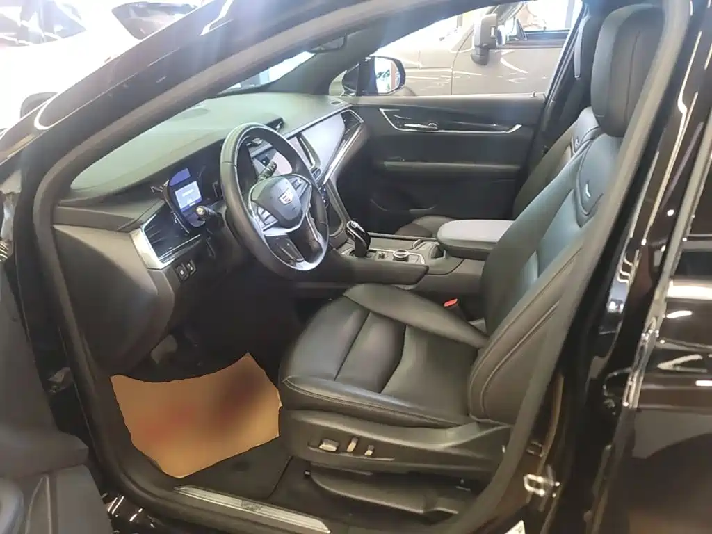 Cadillac XT5 — фото 15