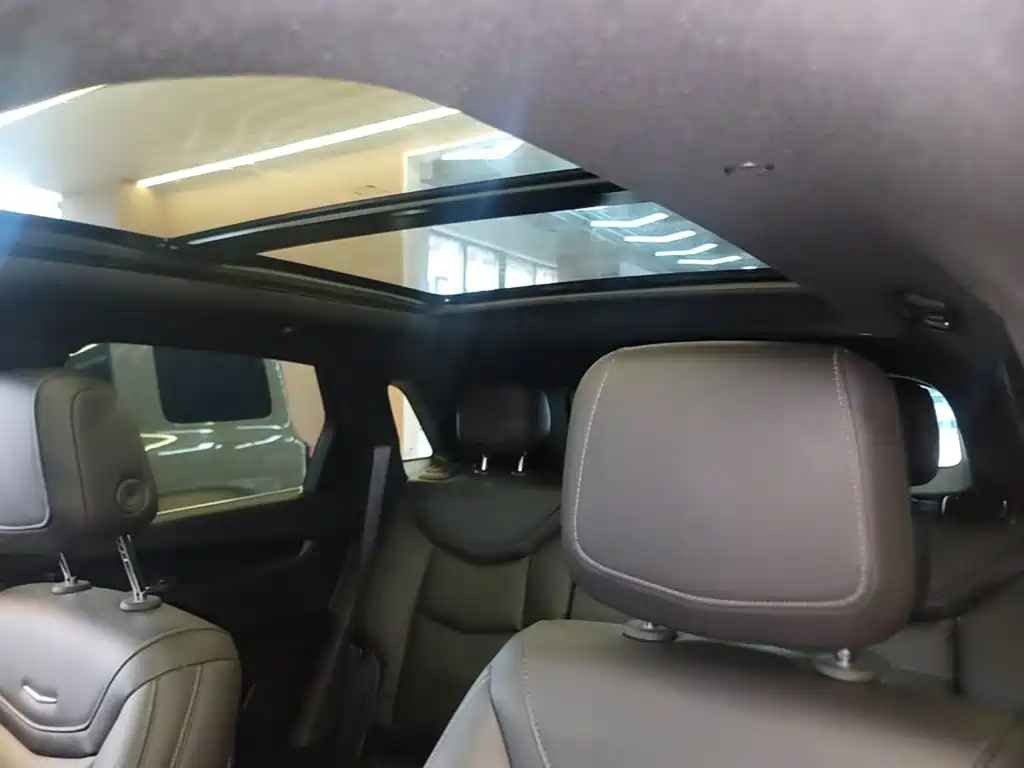 Cadillac XT5 — фото 18