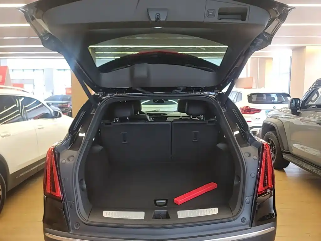 Cadillac XT5 — фото 19