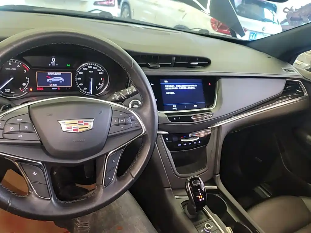 Cadillac XT5 — фото 10