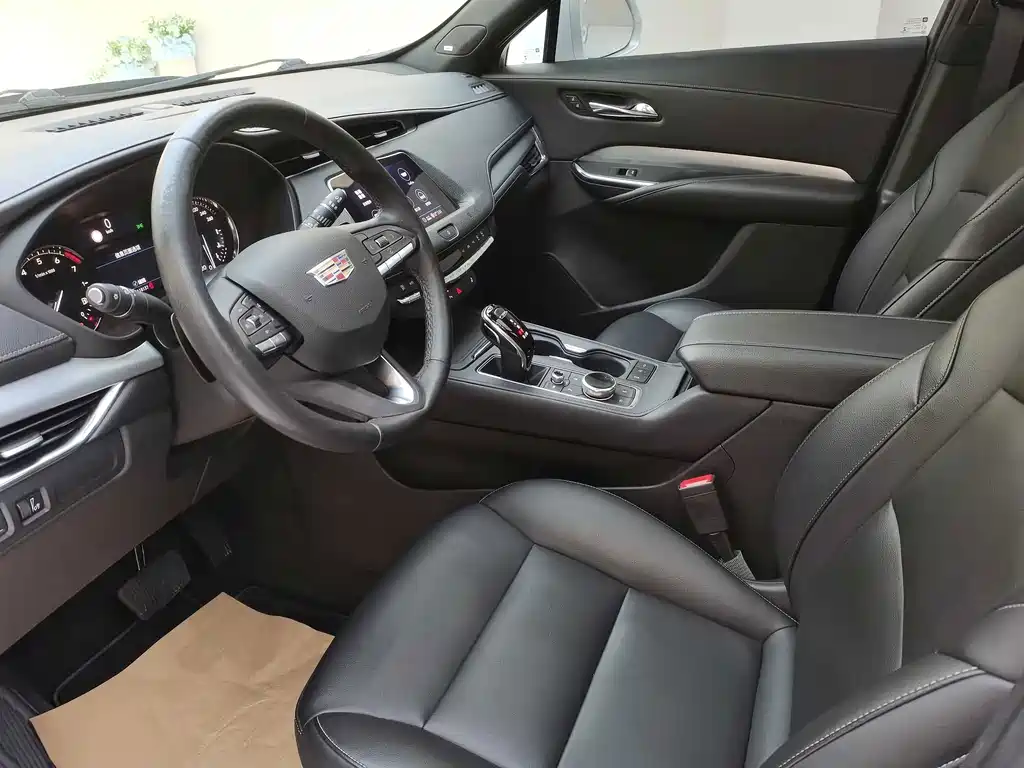 Cadillac XT4 — фото 5