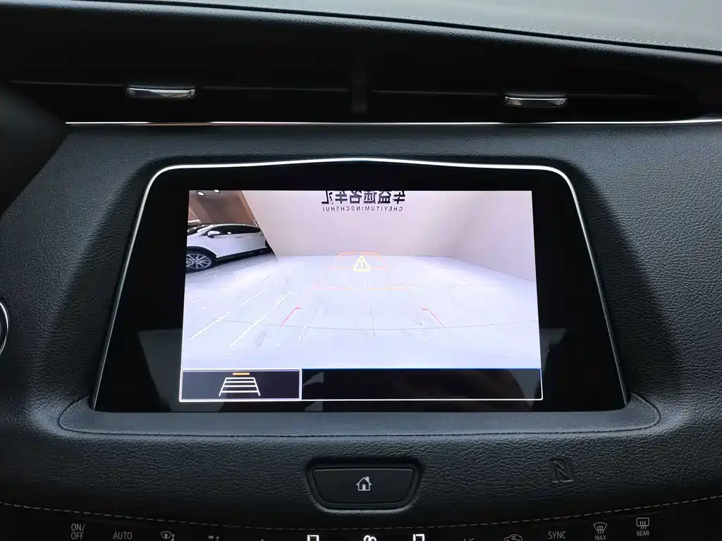 Cadillac XT4 — фото 10
