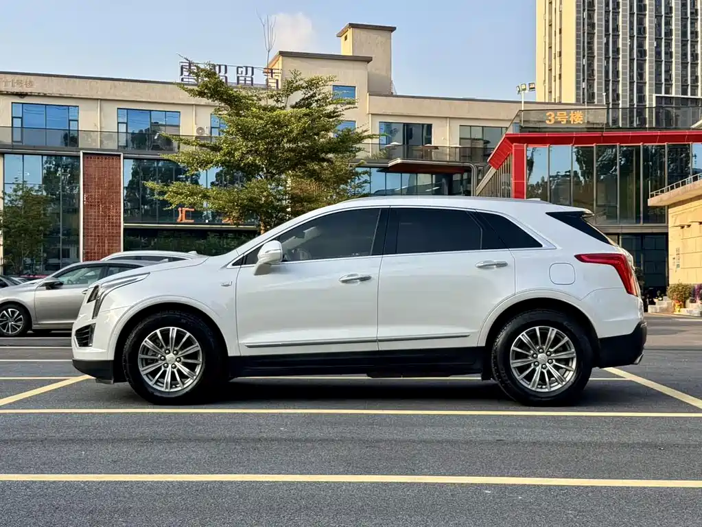 Cadillac XT5 — фото 8
