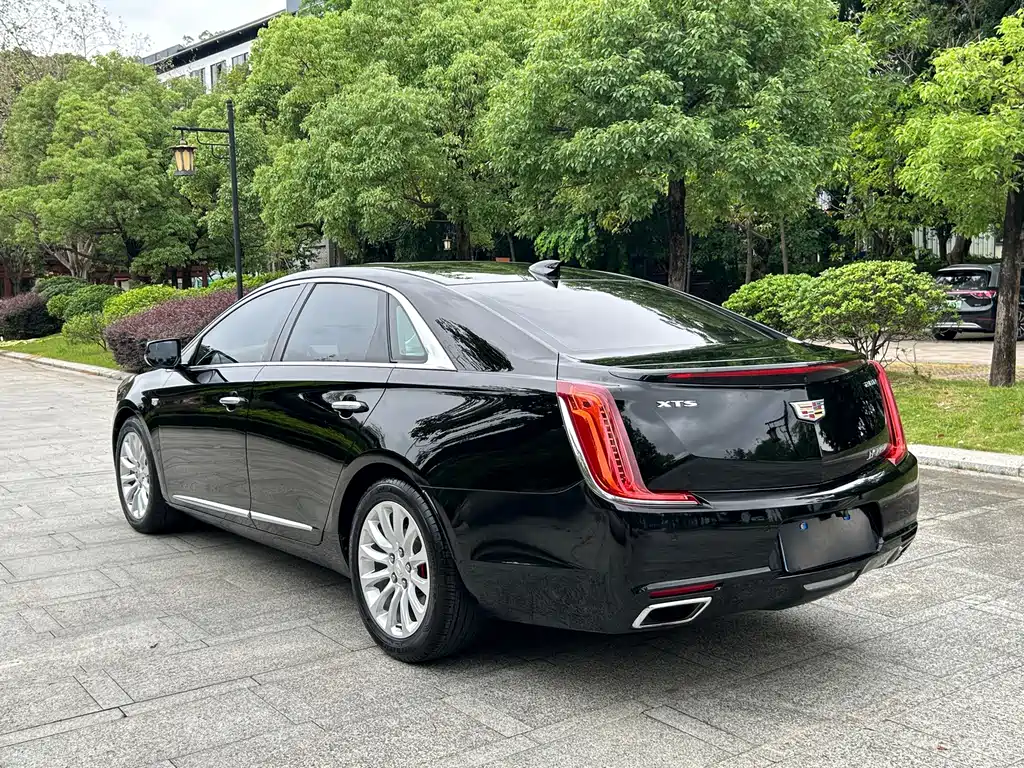 Cadillac XTS — фото 6
