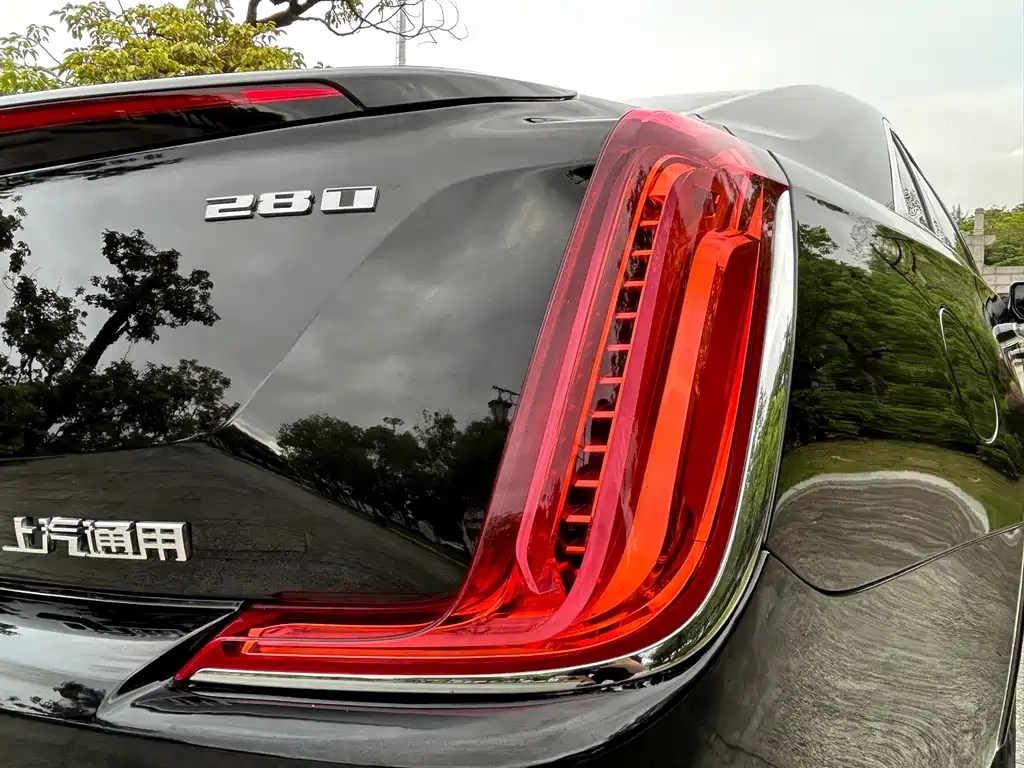 Cadillac XTS — фото 10