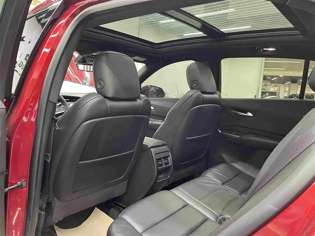 Cadillac XT4 — фото 13