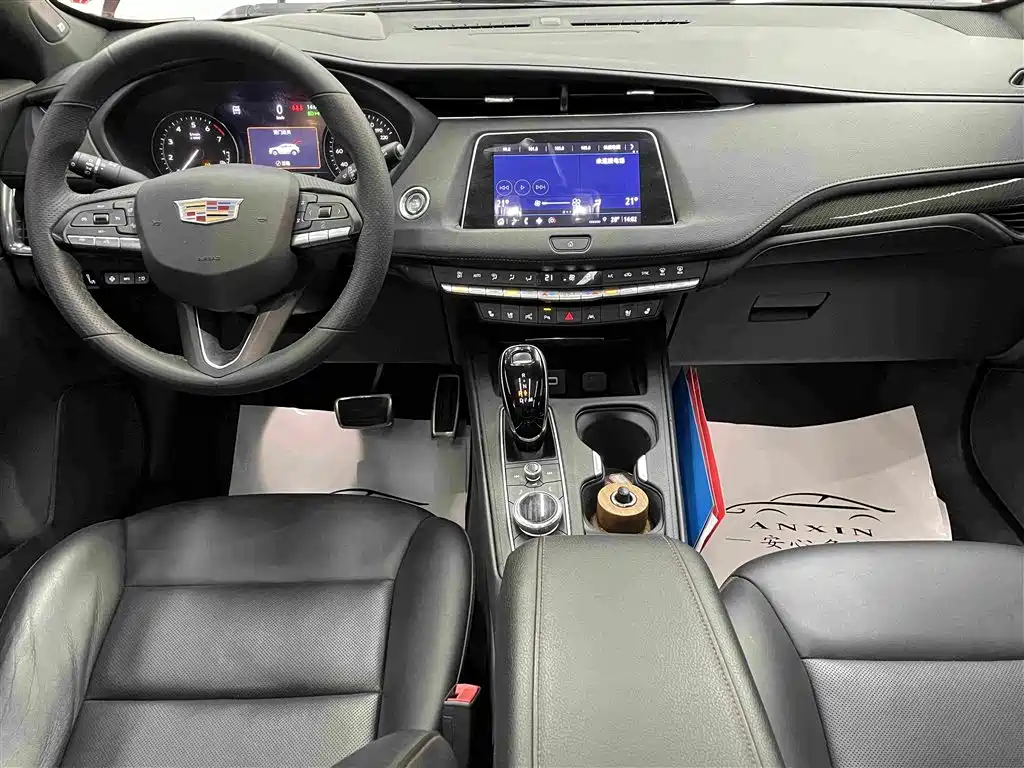 Cadillac XT4 — фото 14