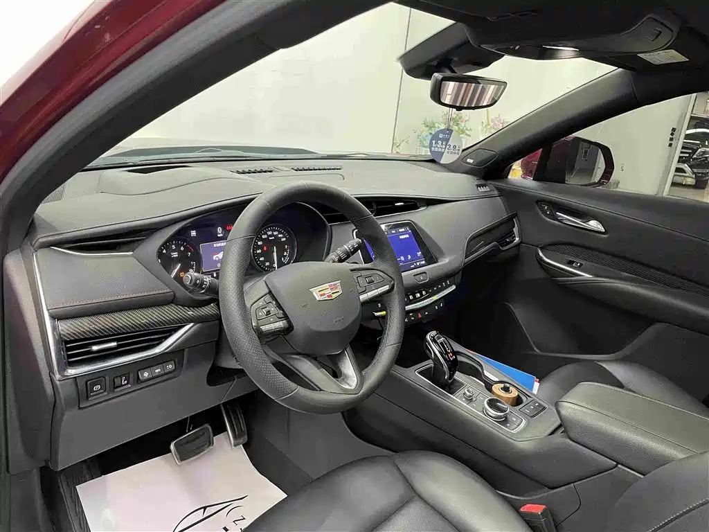 Cadillac XT4 — фото 7