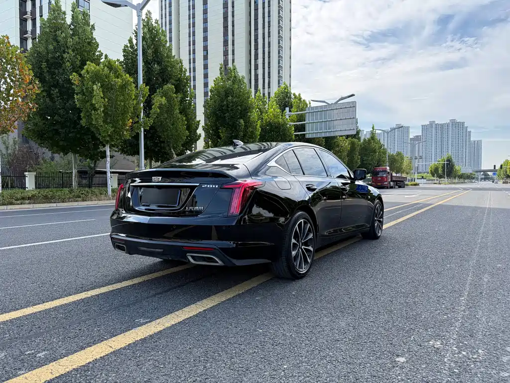 Cadillac CT5 — фото 11