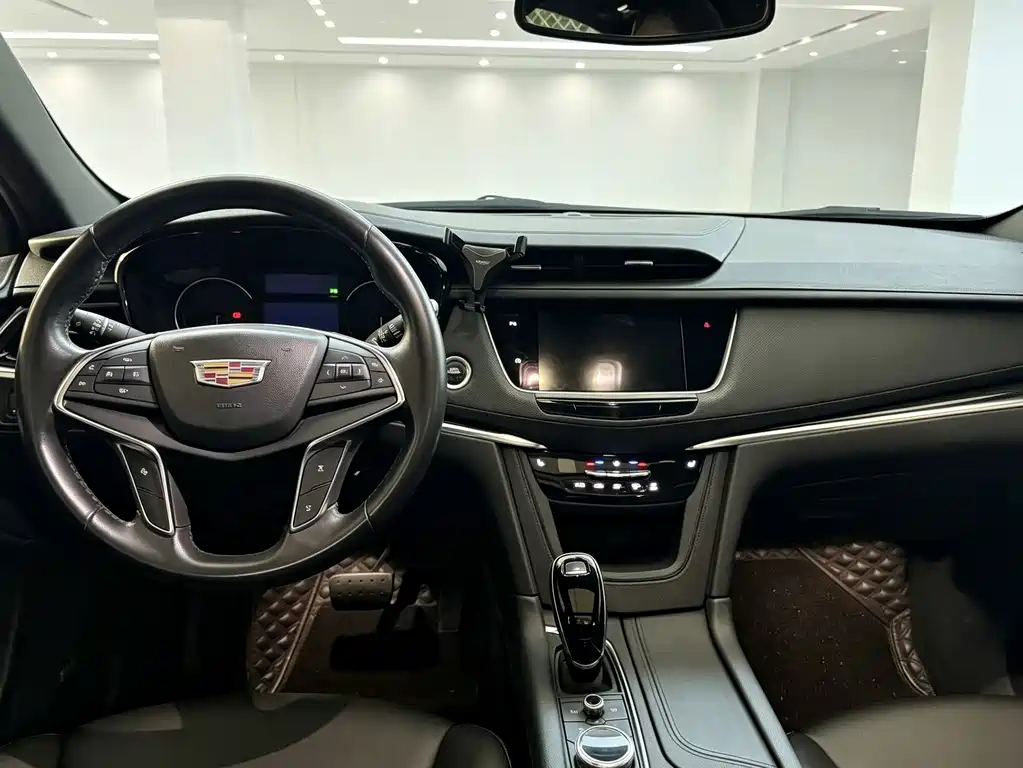 Cadillac XT5 — фото 6