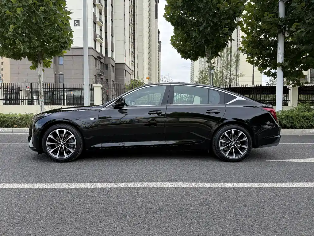 Cadillac CT5 — фото 7