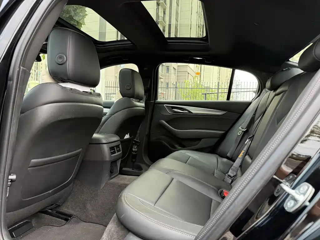 Cadillac CT5 — фото 9