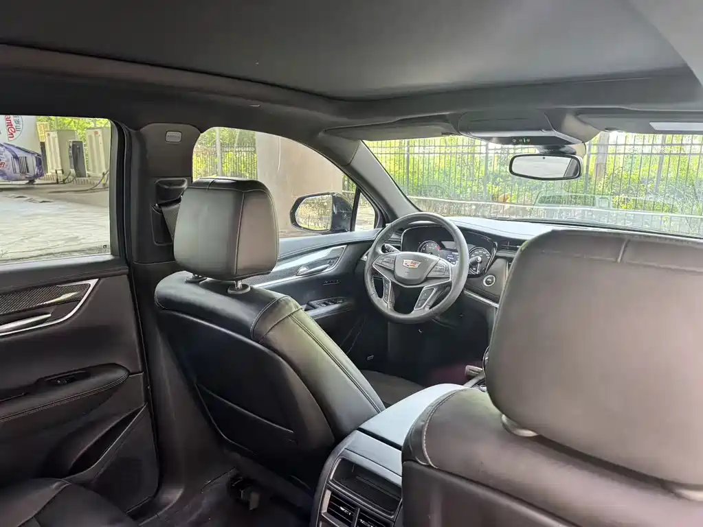 Cadillac XT5 — фото 11