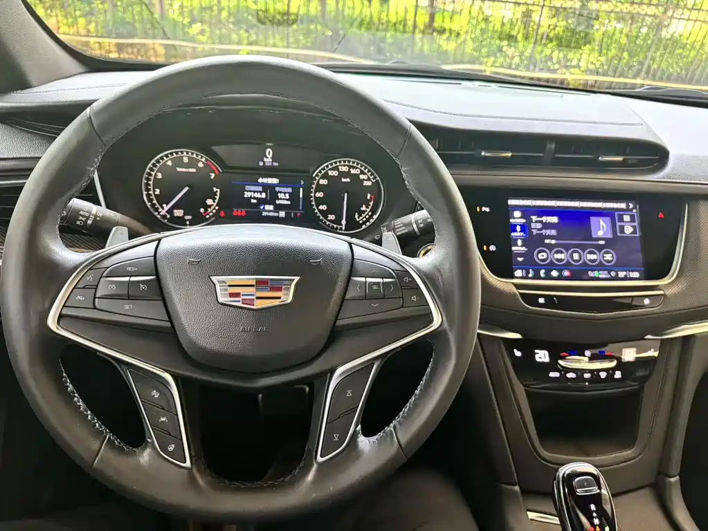 Cadillac XT5 — фото 13