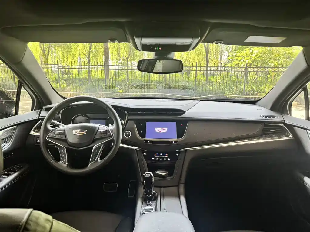 Cadillac XT5 — фото 8