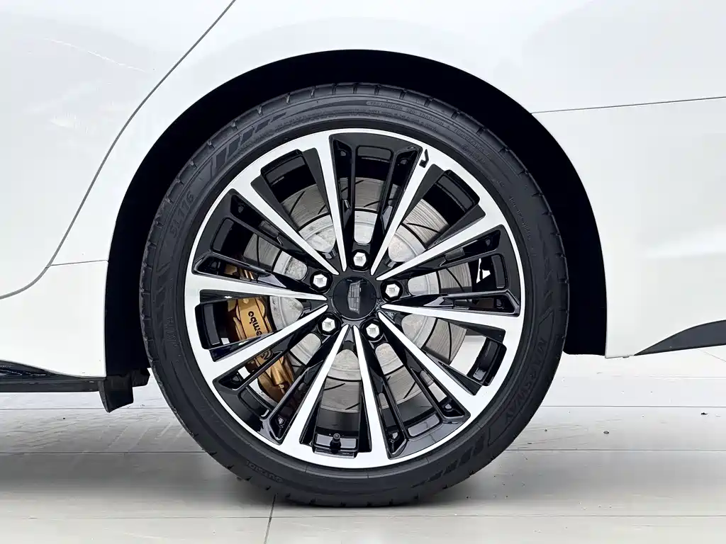 Cadillac CT5 — фото 14