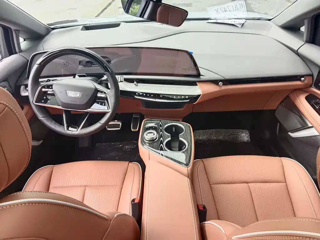Cadillac IQ — фото 11