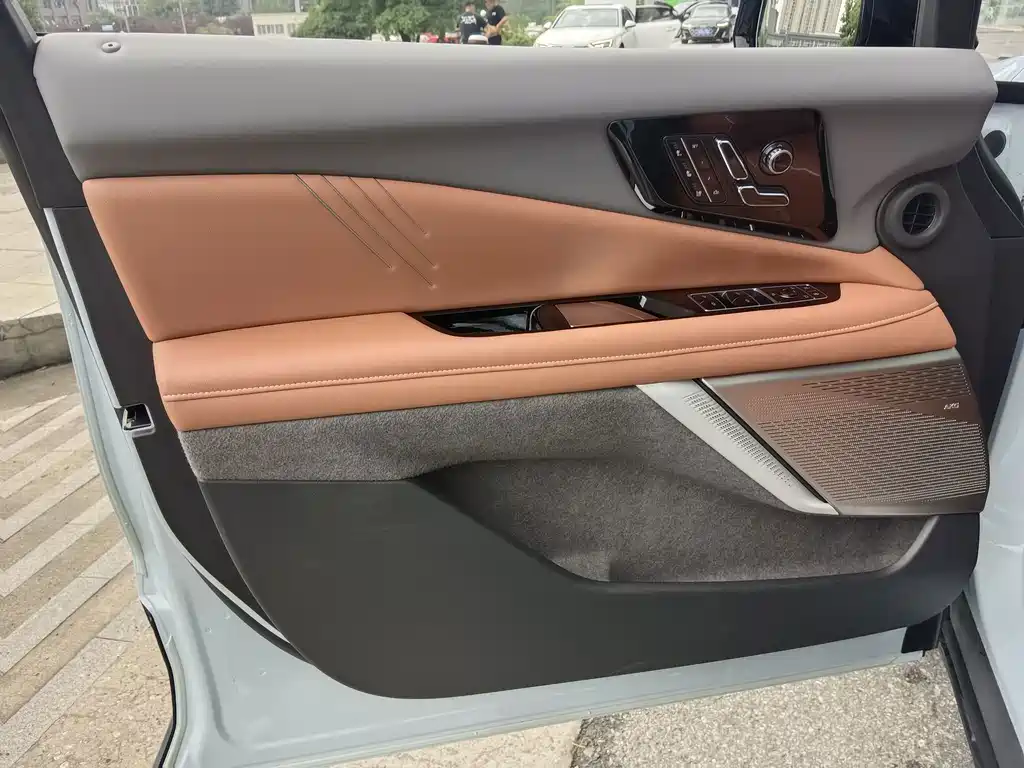 Cadillac IQ — фото 14