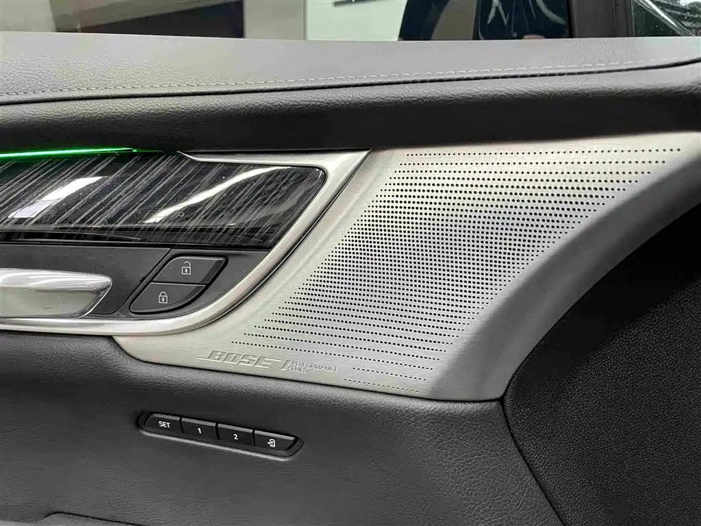 Cadillac XT6 — фото 13