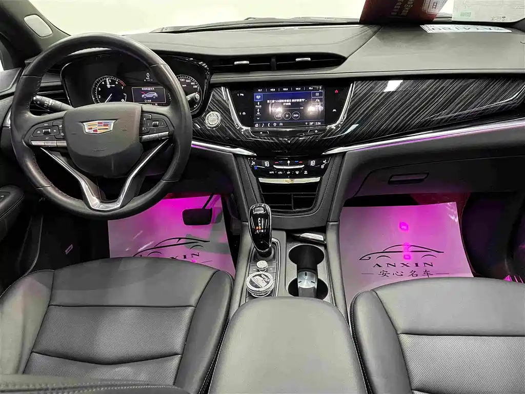 Cadillac XT6 — фото 15