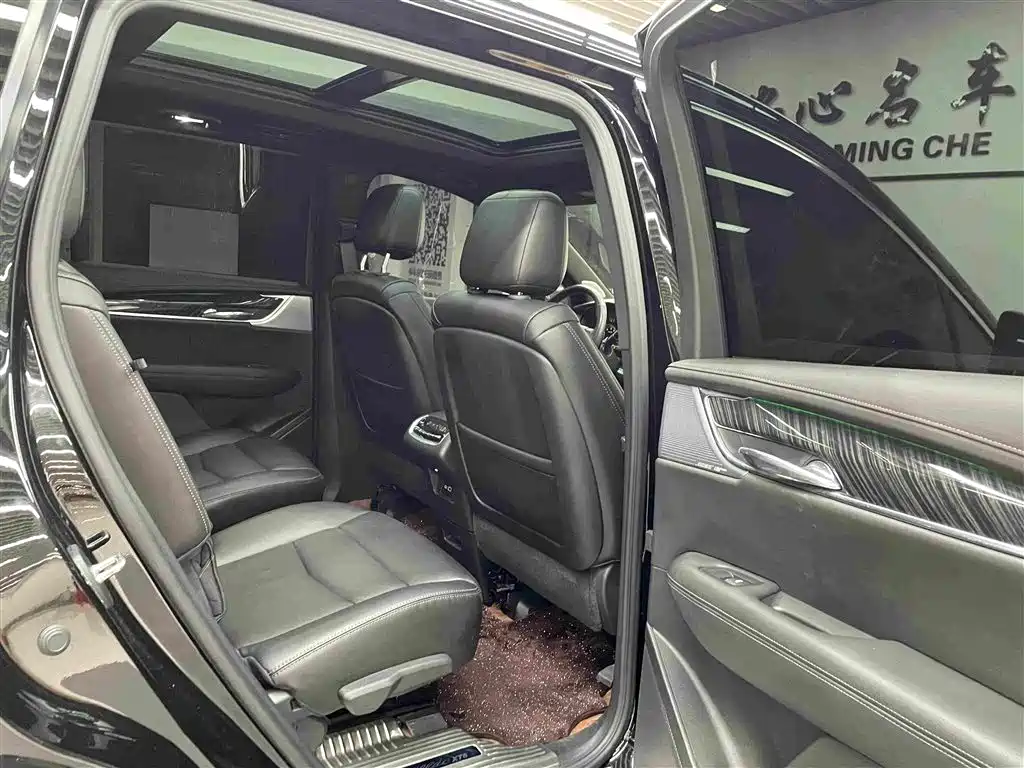 Cadillac XT6 — фото 19