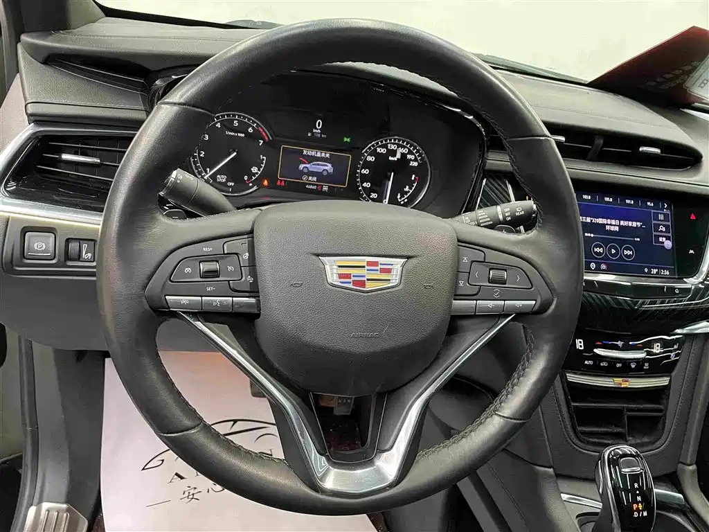 Cadillac XT6 — фото 9