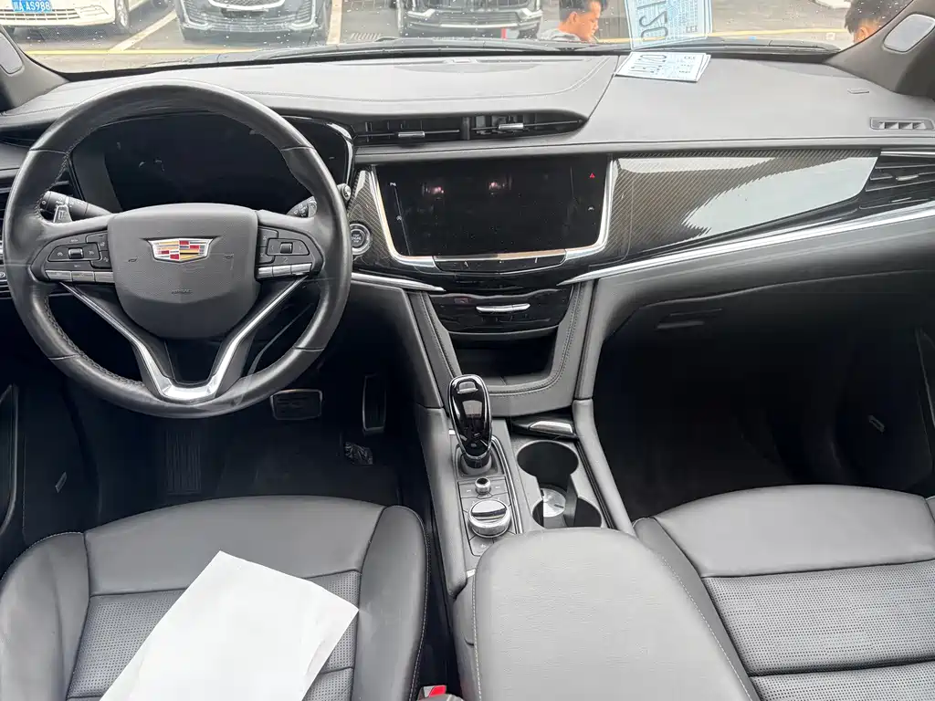 Cadillac XT6 — фото 9