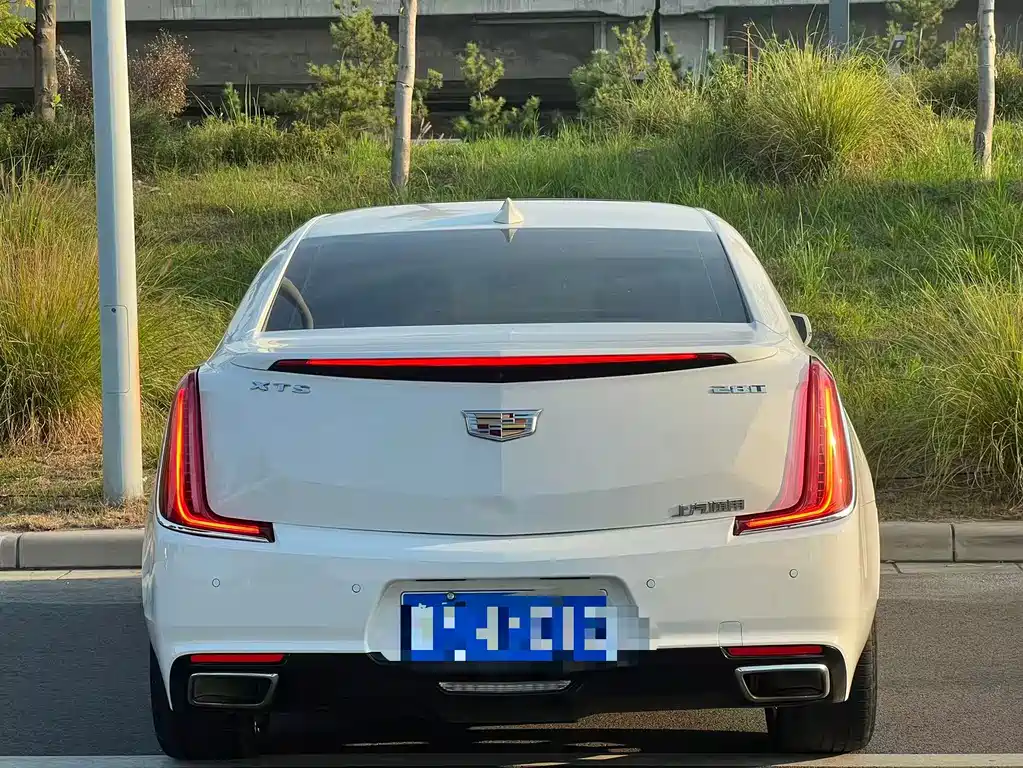Cadillac XTS — фото 14