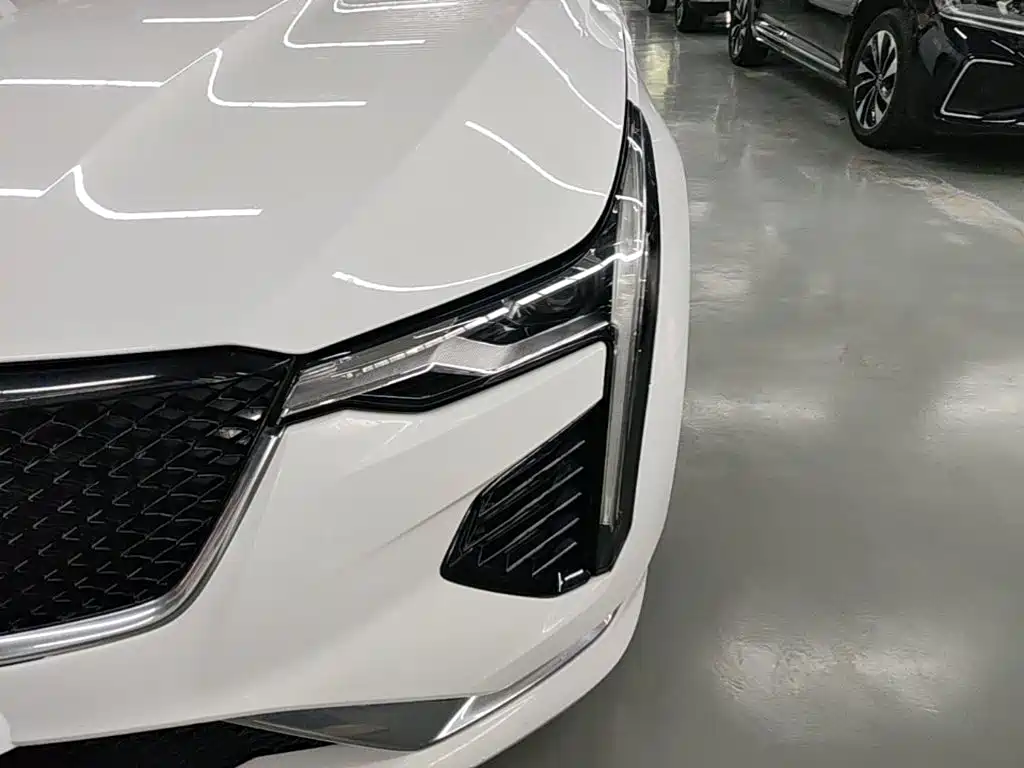 Cadillac CT4 — фото 25