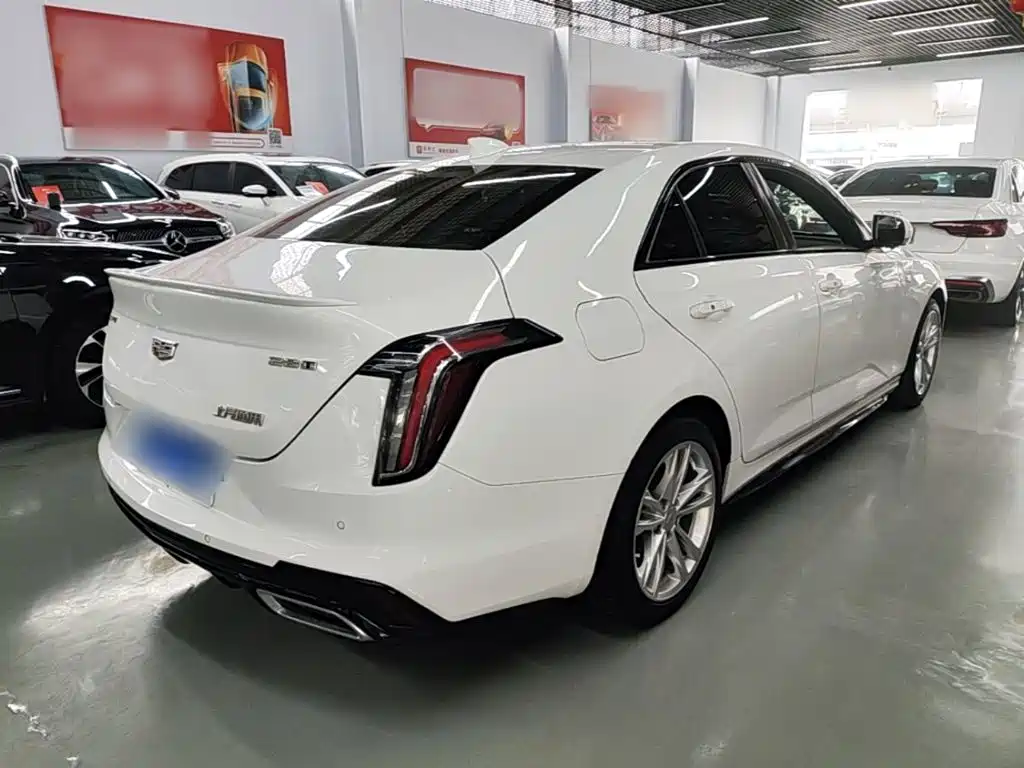 Cadillac CT4 — фото 30