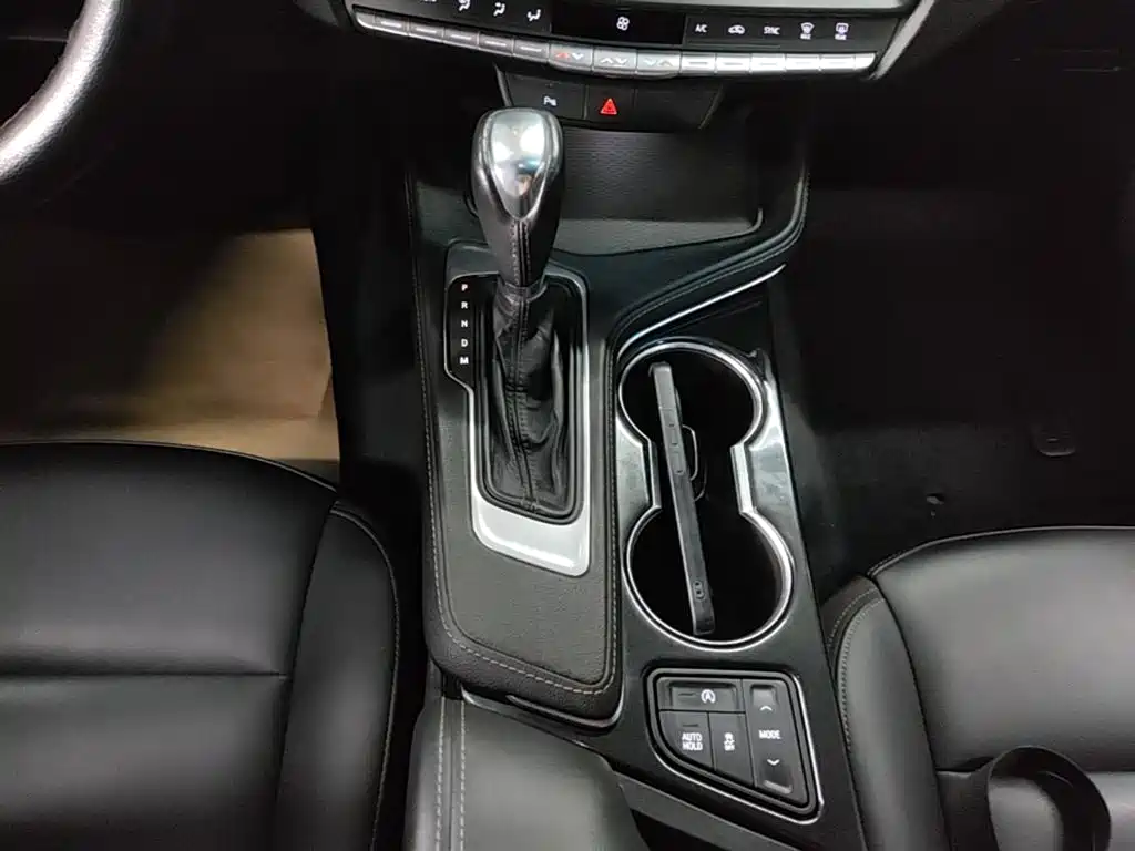 Cadillac CT4 — фото 35