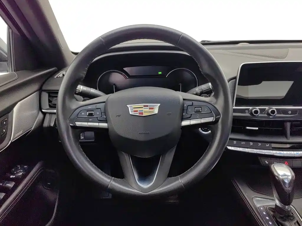 Cadillac CT4 — фото 11