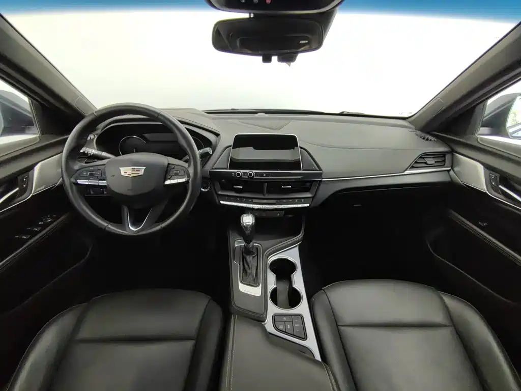 Cadillac CT4 — фото 5