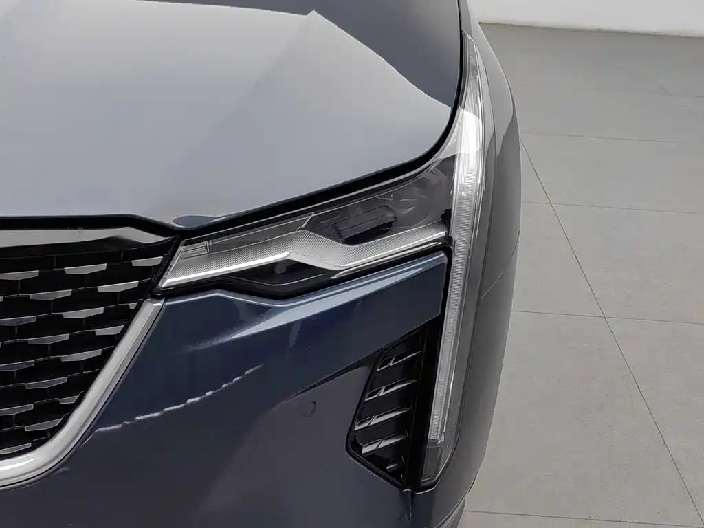 Cadillac CT4 — фото 7
