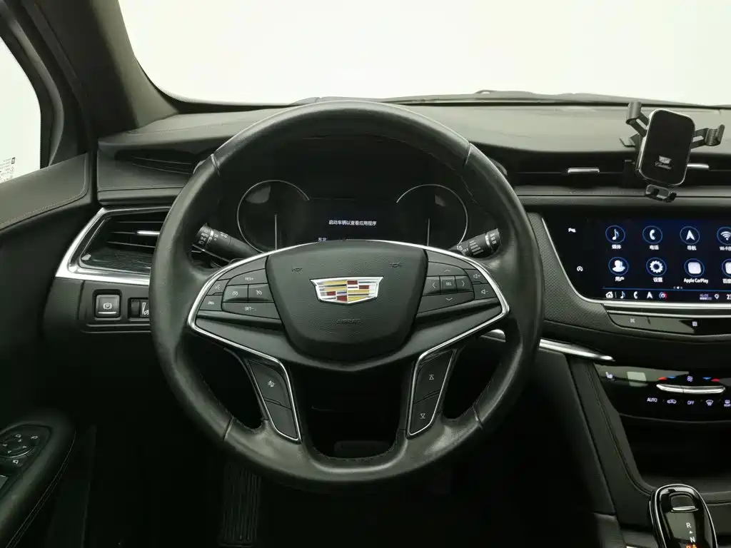 Cadillac XT5 — фото 11