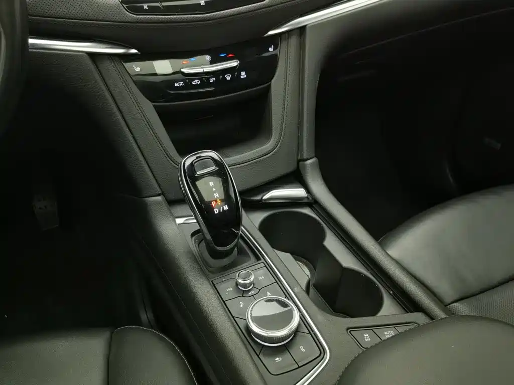 Cadillac XT5 — фото 13