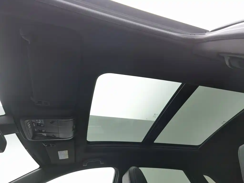 Cadillac XT5 — фото 14