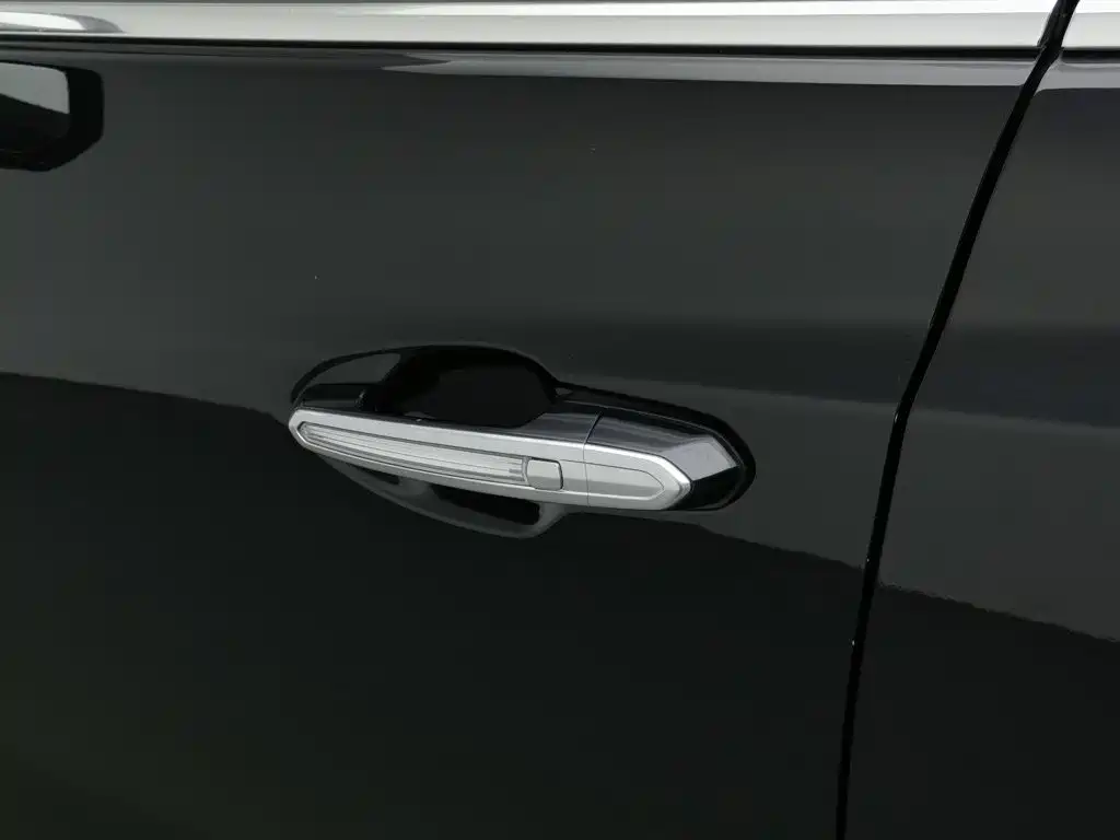 Cadillac XT5 — фото 18