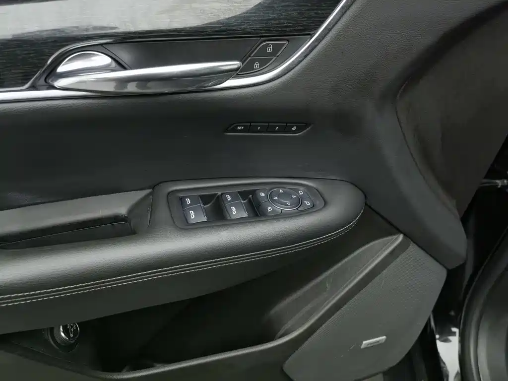 Cadillac XT5 — фото 9