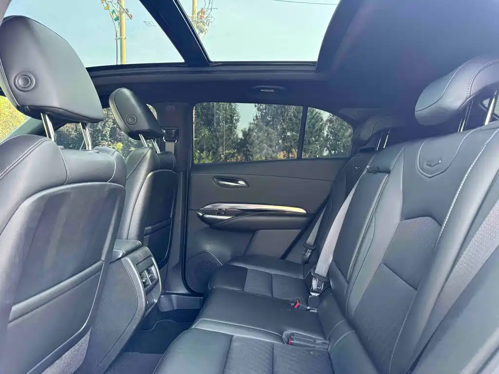Cadillac XT4 — фото 8